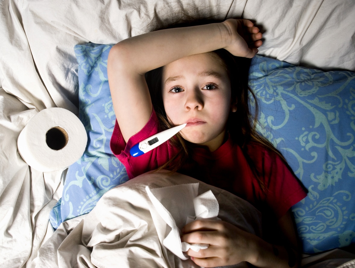 little girl in bed with strep throat symptoms in kids